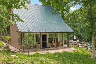 Image de Big Pine Holler -1 mi to Beaver Lake-Cabin-Hot Tub