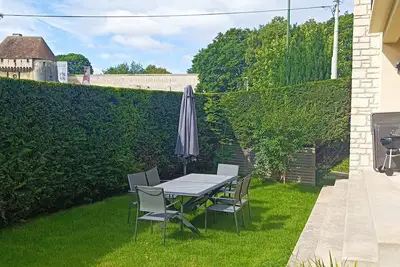 Image de Visite 3d dispo - Maison rénovée en plein centre de Caen avec parking et jardin