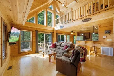 Image de Epic Retreat with 4 Suites, Stunning Views, Game Room, Hot Tub.