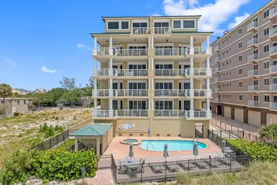 Image de Luxury Beach Front at Fairwinds Private garage/Free wifi/Beach Equipment