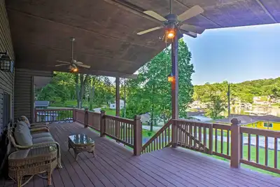 Image de Boat Dock, Game Room: Lakefront Sunrise Beach Home