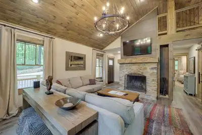 Deep Gap Cabin w\/ Deck & Community Pool