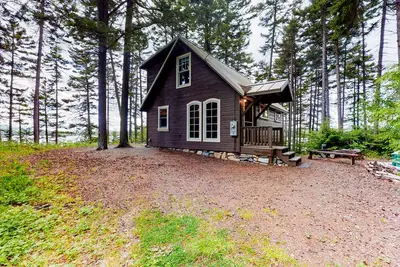 Image de Dog-Friendly Lakefront Cabin w\/ a Full Kitchen, Firepit, & Gas Grill