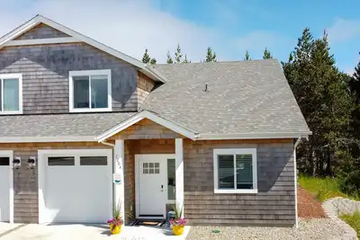 Image de Short walk to Beach - 3 bedrooms w/TVs- Sleeps 6 - Dogs Ok!