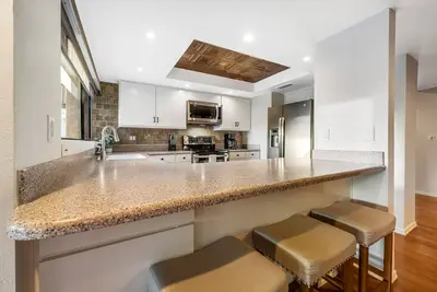 Image de Inviting home with a private pool, fast WiFi, central A/C & a washer/dryer