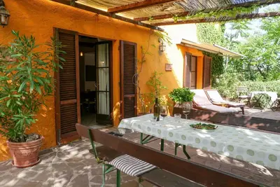 Image de Confortable appartement dans une maison de vacances avec piscine, patio, animaux admis et parking