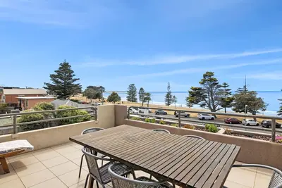 Image de Esplanade Absolute Beach Frontage 12-20