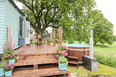 Image de The Lazy Mare By The Water, romantic, with hot tub in Abbots Bromley