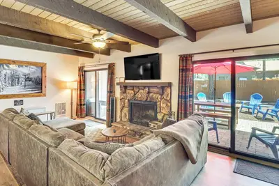 Image de 7 Mi to Rainbow Lake: Pinetop Condo w\/ Patio!