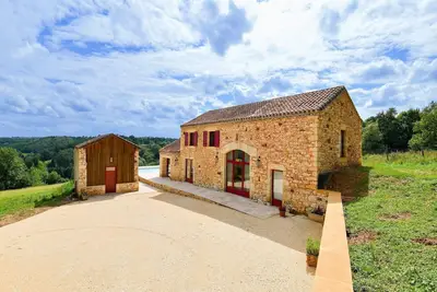 Image de Maison de Vacances à Sarla avec Piscine