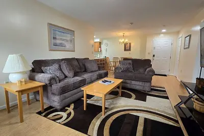Image de Recently updated Two Bedroom Condo Second Floor #238