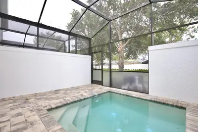 Image de Amazing New 3 bedroom+loft townhouse in Hidden Forest, with private pool!