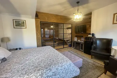 Image de Country Suite - HotTub, KingBd, Downtown