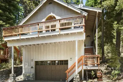 Image de House w/ Bbq, Game Room, Ping Pong Table | 3 miles to Donner Lake