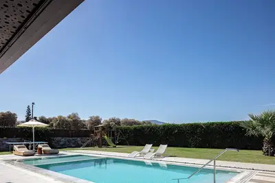 Image de Family Paradise | Private Pool, Kids’ Fun Zone & Near Beach by etouri