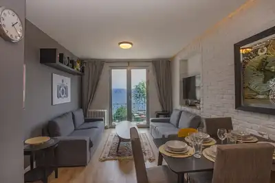 Image de Modern Waterfront Apt. with a Striking View
