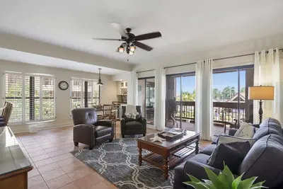 Image de Pet Friendly! Modern 2 Bedroom/2 Bathroom Condo in Shelter Cove Marina