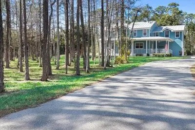 Image de Large Farmhouse on Acreage 10 mins to beach