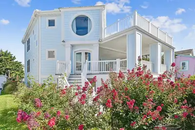 Image de Just steps to gentle dunes and the white sand beaches of Fenwick Island!