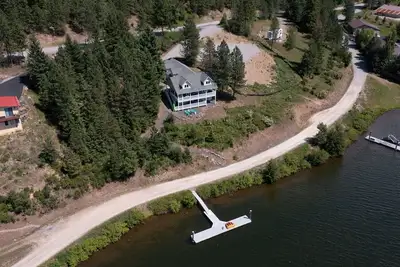 Image de Luxury Lake House With Private Dock & Water Toys