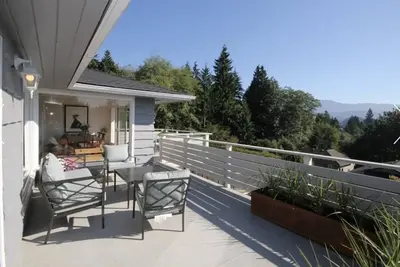 Image de Sale $249 Modern Family Home - Beaches Wifi Patio Yard Ocean & Mountain Views