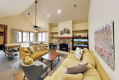 Image de Mountain Retreat | Fire Pit | 3 Blocks off Main St.