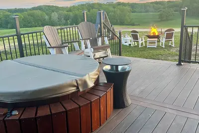 Image de Secluded cabin on 75 acres 360 views cedar hot tub infrared sauna outdoor Shower