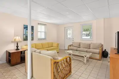 Image de 2 bedroom 1 bathroom! ! ! ! Lower level of the Duplex on canal