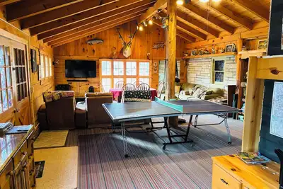 Image de Lake front cabin on the Eagle River chain. Pet friendly. Pontoon for rent.