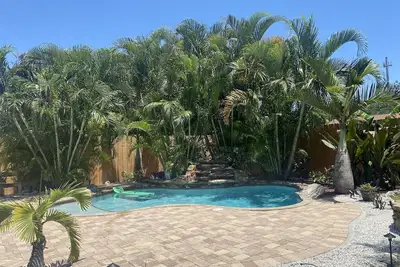 Image de Tropical Oasis Pool Home 1 mile from Casey Key Beach