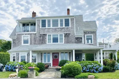 Perfect Newport Beach Getaway-Steps to Beach_Ocean Views_Very close to Downtown