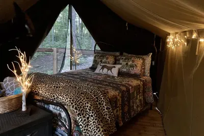 Image de Selah Serenity Tent-n-Breakfast Glamping for 2 in Finger Lakes Woodland Site