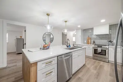 Image de Contemporary Oaks  Heated Pool + Screened Lanai