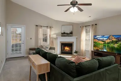 Image de King Suite, Cozy 3/2 Home, Pet-Friendly Relocation Haven - Airport, Rsa, Stadium