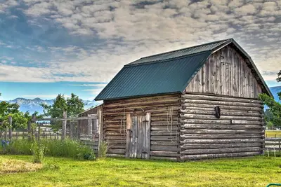 Image de Rustic Hamilton Farmhouse: Stunning Mtn Views
