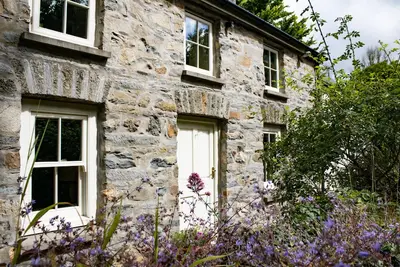 Minafon, pet friendly, with a garden in Newport, Pembrokeshire