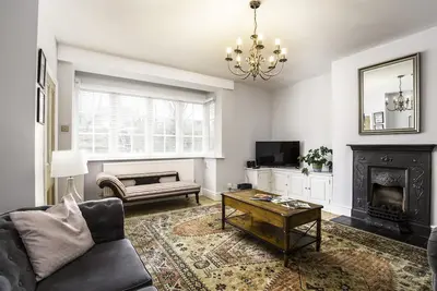 Image de The cottage is a short walk to the Station, with trains to Liverpool / chester,