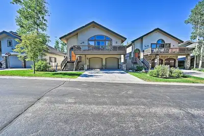 Image de Mountain Home with Decks, Walk to Gondola