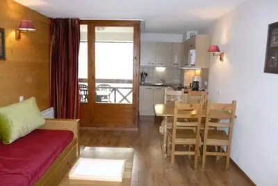Image de Studio confortable avec balcon, Parking et Wi-Fi inclus - 1er étage, quartier calme à Brides-les-Bains