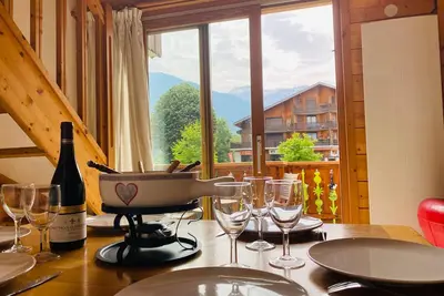 Image de Duplex chaleureux près du Grand Massif Express avec balcon et garage privé