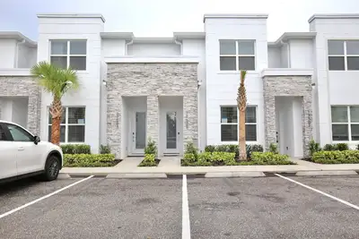 Image de High luxury New 3 bedroom+loft townhouse in Hidden Forest, with private pool!