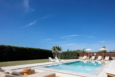Image de Luxury Villa | Pool, Kids’ Area, Table Tennis & Near to Beach by etouri