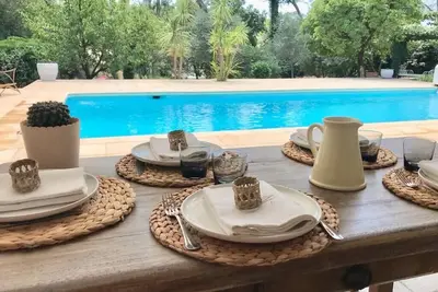 Image de Mougins : Villa de charme avec piscine dans la pinède
