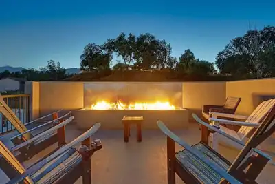 Image de Huge Epic Views, 2 Rooftop Lounges, Prime Area!