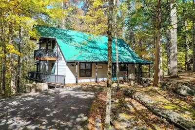 Image de Cozy mountain home! This home is elderly friendly. Has nature at your back door