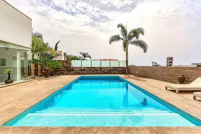 Image de 5 bedroom villa with a huge private heated pool @28º, A. C, 5 min walk from beach