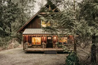 Image de 22mbr - Wi-Fi - Fireplace - Pets Ok - Sleeps 8 by RedAwning