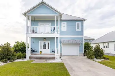 Image de Charming Beachside Home - Quaint Enclave - Community Pool - Golf Cart Available
