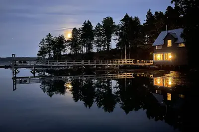 Image de Historic Boathouse over Water, Stunning View, Private Pier + Dock + Mooring