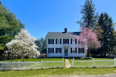 Image de 1860's Colonial House Near Downtown and Beaches!